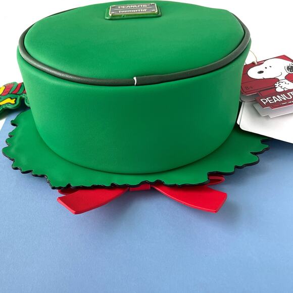 Loungefly Snoopy Christmas Wreath Crossbody Woodstock Peanuts Light Up Holiday - Picture 6 of 13